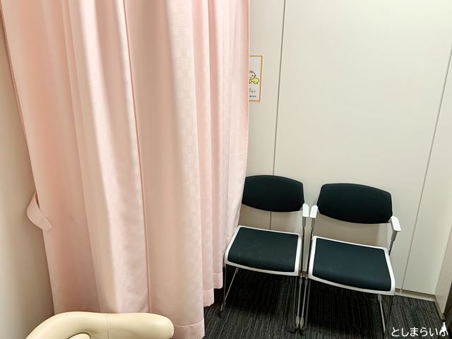 豊島区役所 4階授乳室 カーテンを閉めたところ